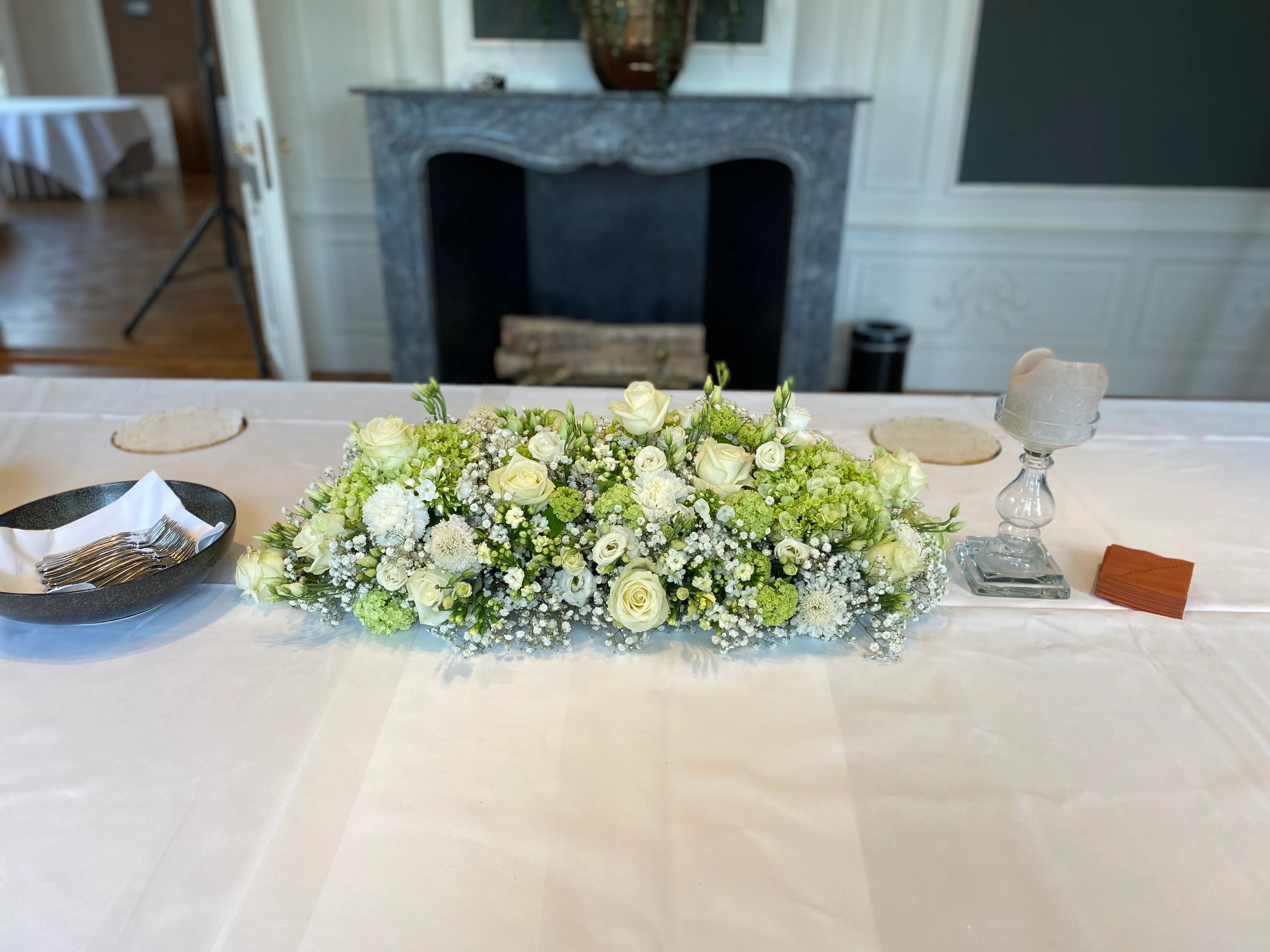 Tafelbloemstuk op bruiloft