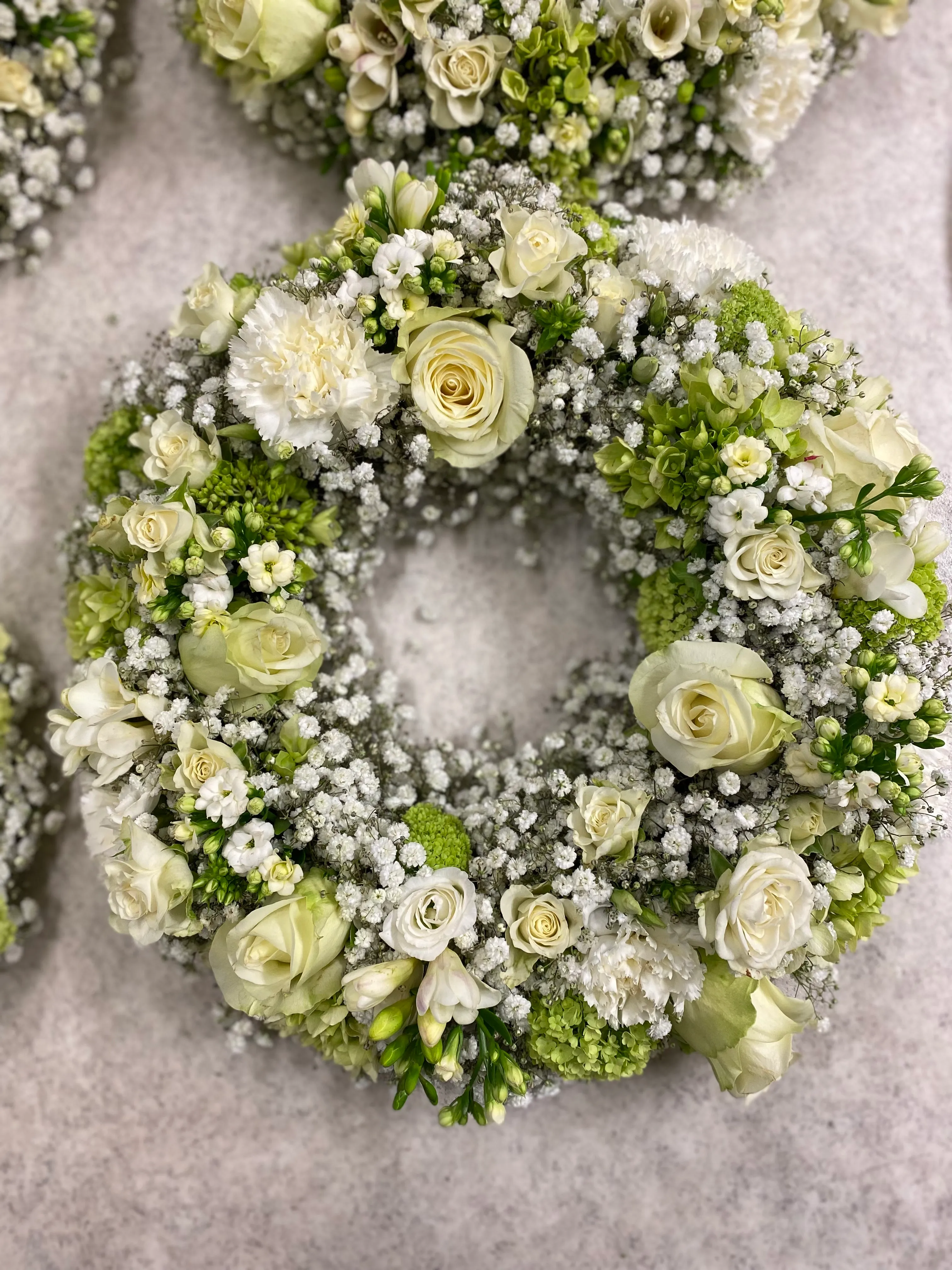 Bruidsbloemenkrans wit-groen