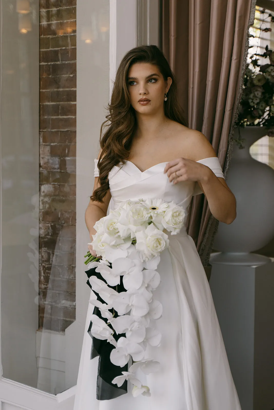 Bruid met prachtig bruidsboeket van Echt Renate