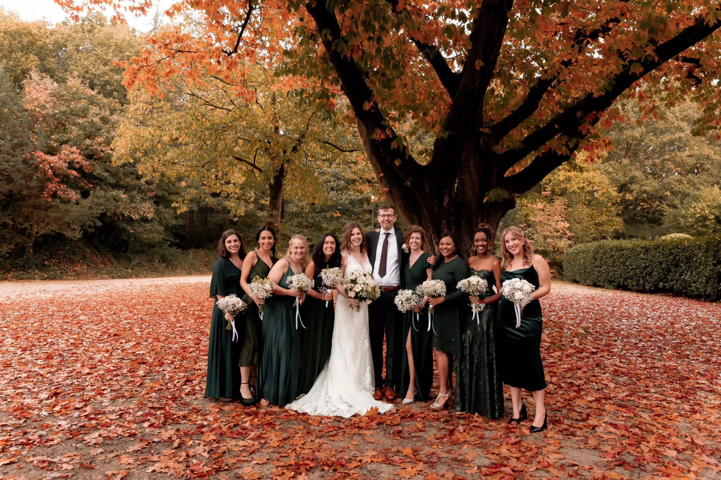 Bruidsdames met bijpassende boeketten