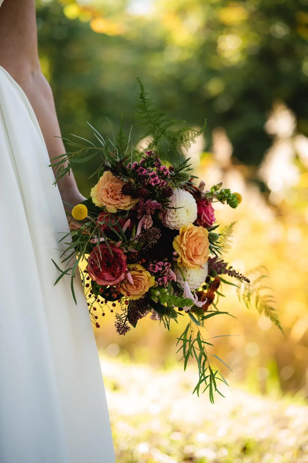 Bruidspaar met bruidsbloemwerk