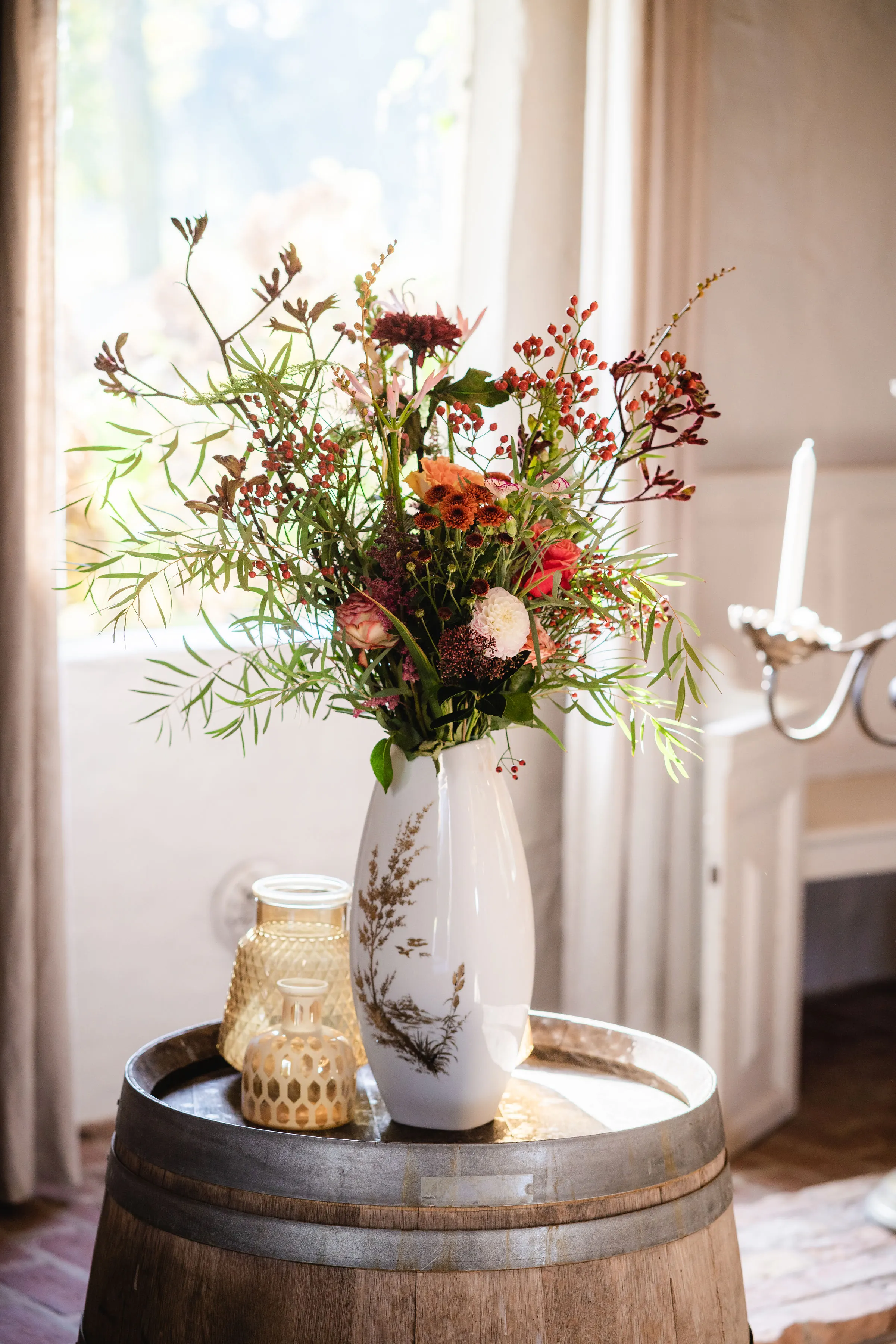 Kleine vaas in wijnvat