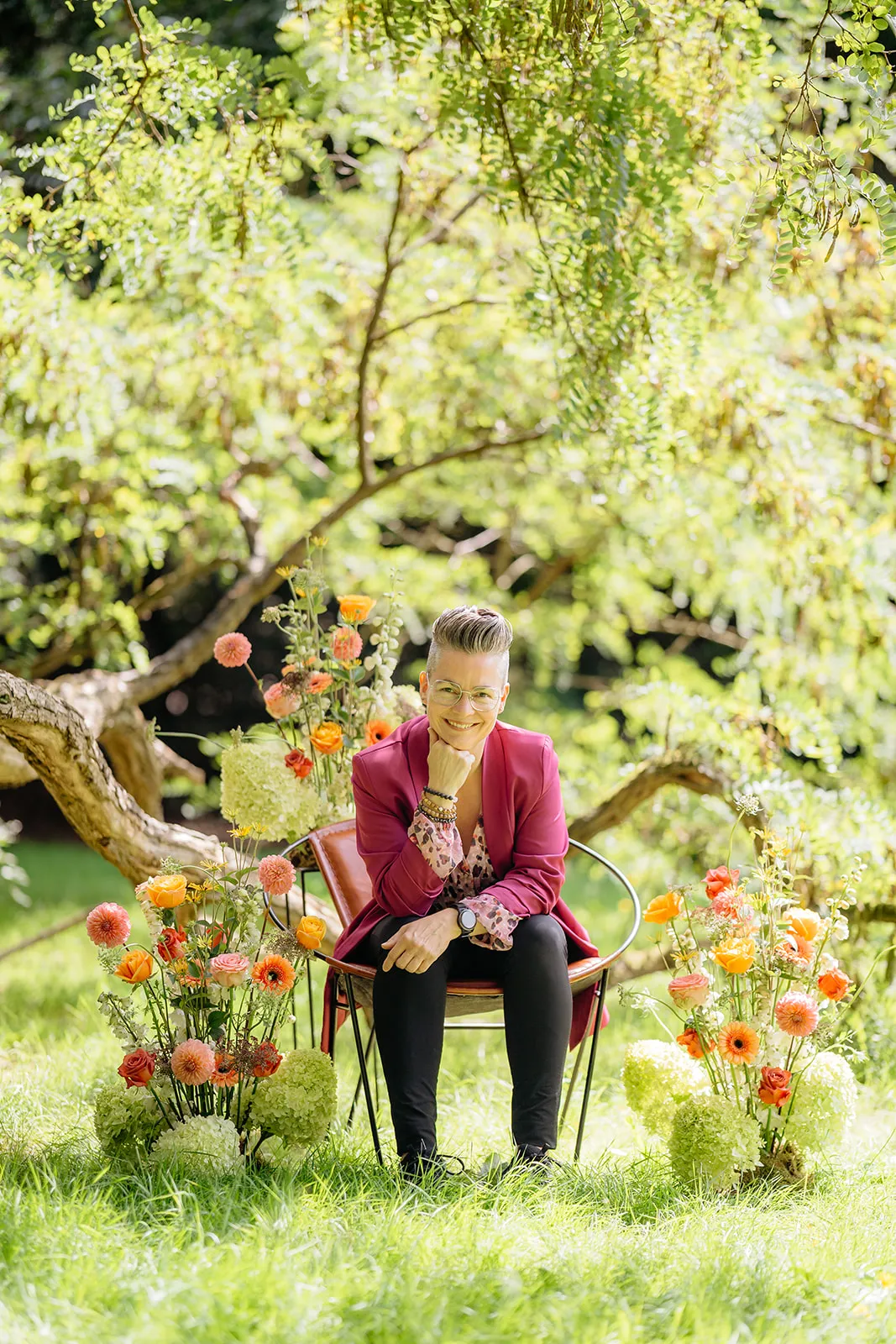 Renate tussen de bloemen