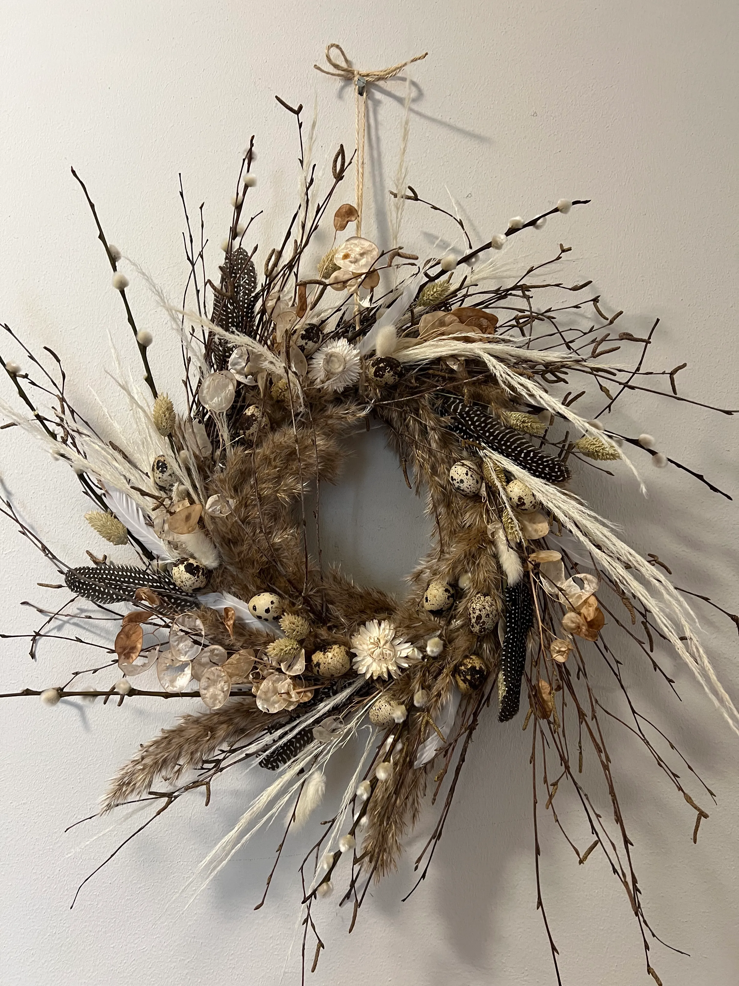 Natuurlijke voorjaarskrans gemaakt tijdens workshop